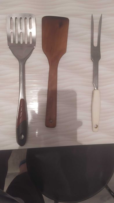 Продам  ложки,  лопатки, венчик