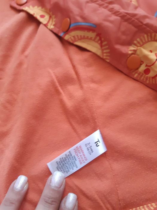 Продавам детски якета ветровка и горница с лека вата