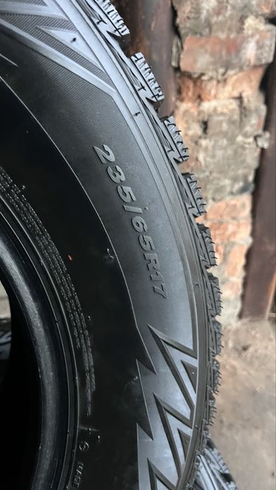 235/65 R17 Nexen 4шт