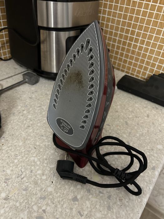 Утюг электрический Binatone