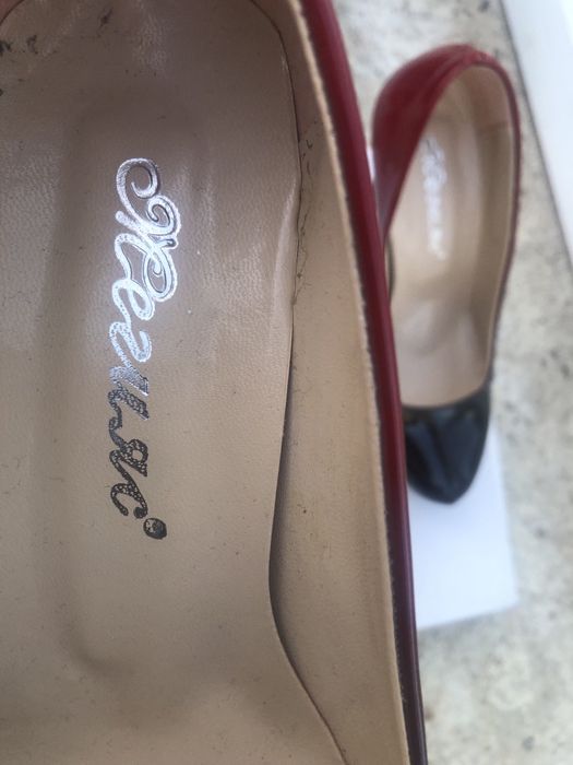 Продавам офециални обувки и портомоне размер 38