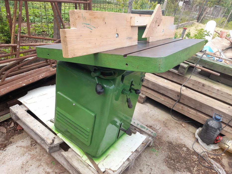 Masina de frezat lemn