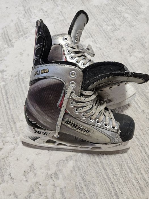 Продам коньки Bauer