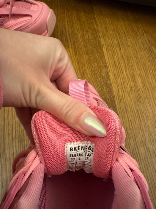 Balenciaga track 37