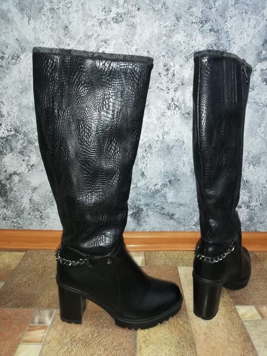 Продам зимние сапоги