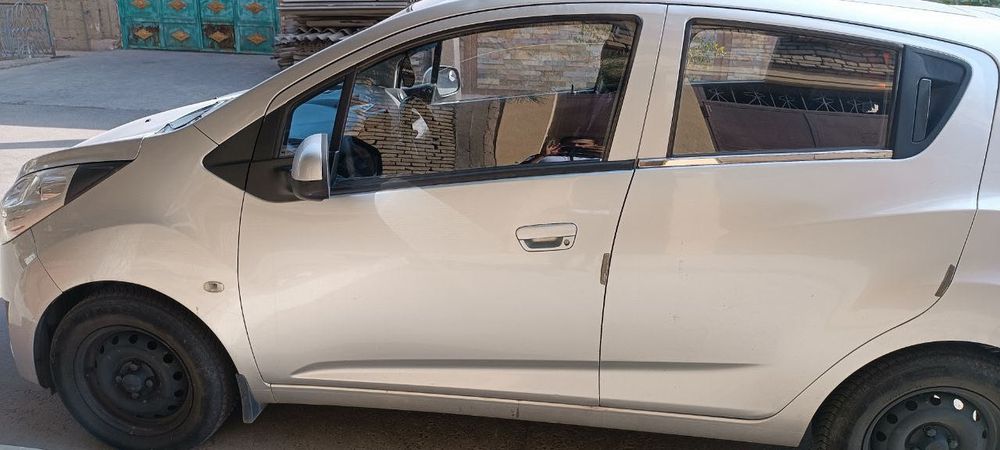 Spark moshinasi sotiladi