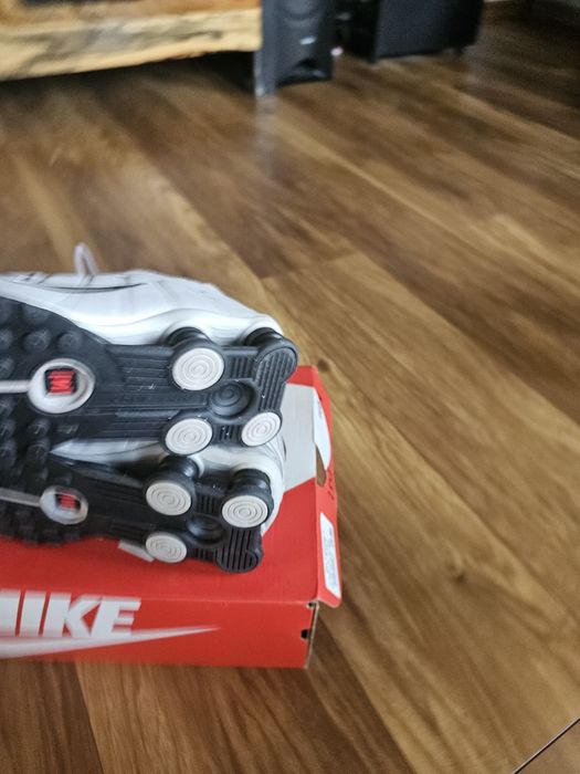 Оригинални маратонки Nike  Air Shox R4