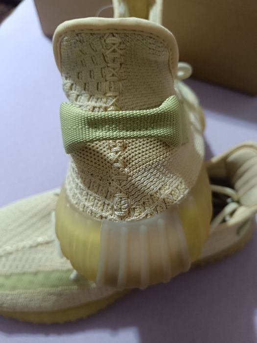 Adidași Yeezy Bost