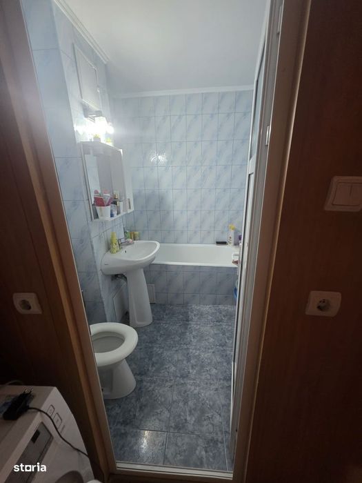 Apartament 3 camere Mioveni, et. 2 zona piata