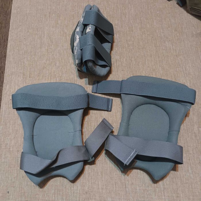 Set genunchiere/cotiere McGuire-Nicholas originale US Army