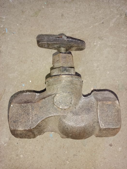 Продам кран на 32 диаметр чугунная