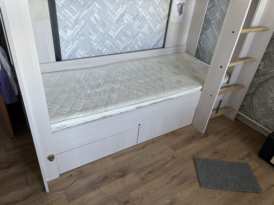 Продается двухярусная кровать