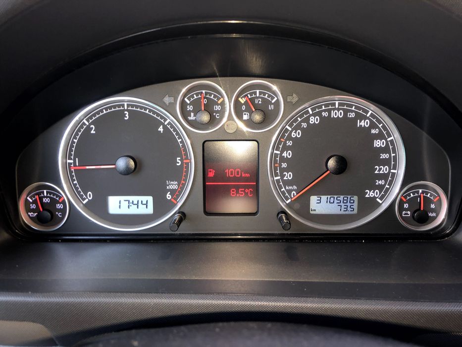 Vând Volkswagen SHARAN 1,9 TDI, 125 CP, an 2004