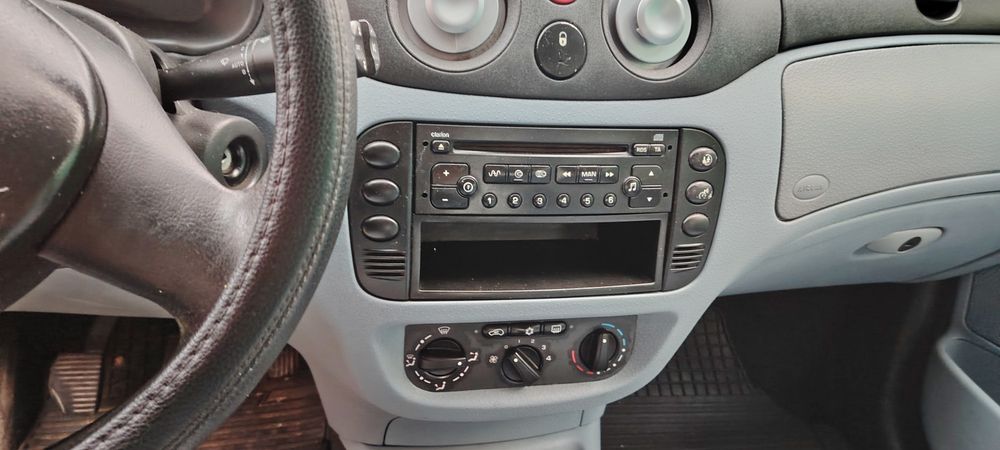 Ситроен  C3 1.4 hdi 16 V 90 Коня