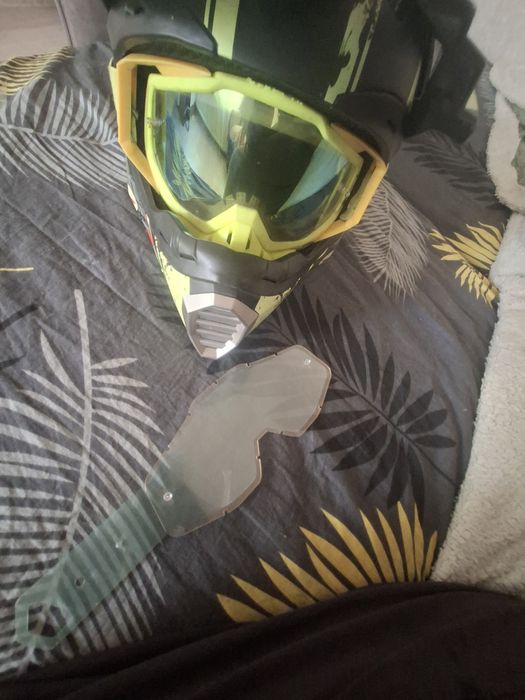 Продам кроссовый шлем