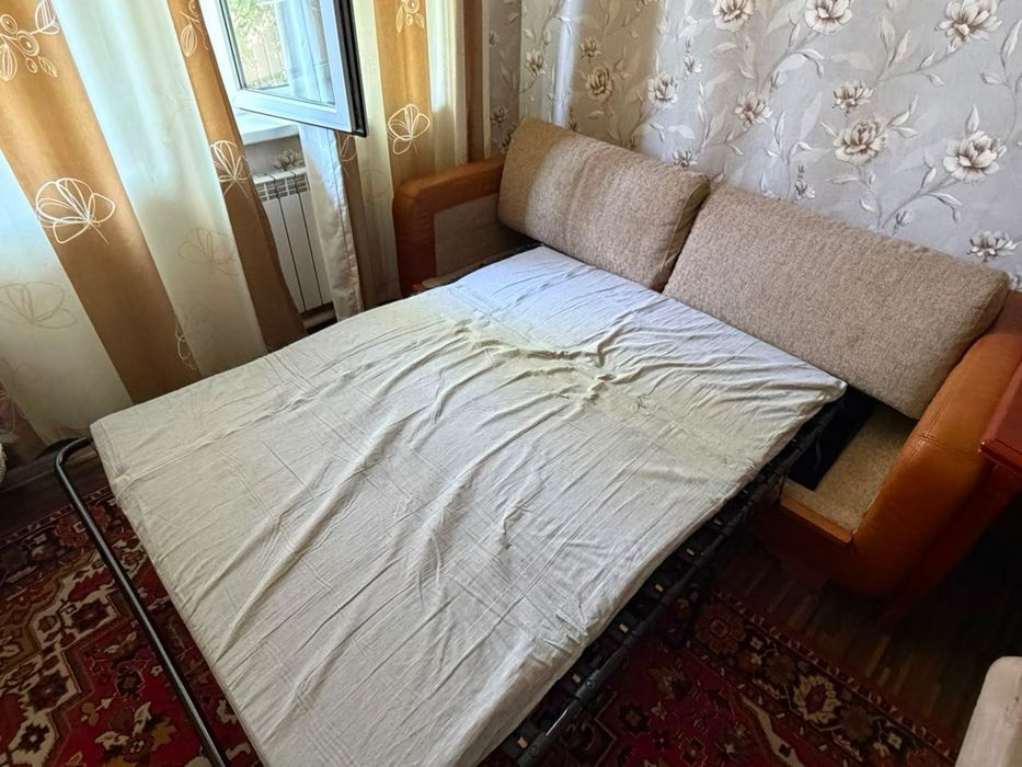 Раскладной диван в хорошем состоянии