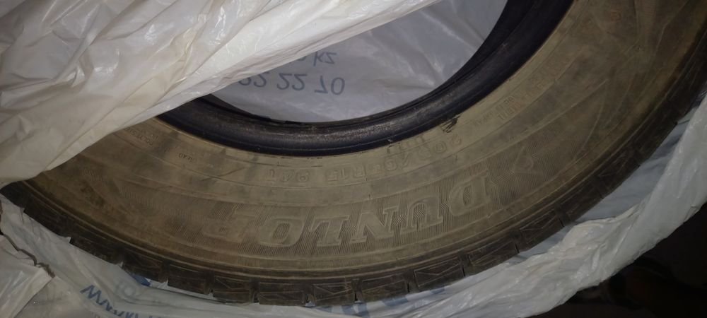 Продаю шины комплект