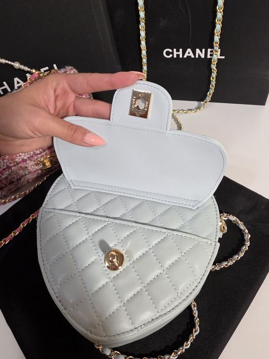 Налична чанта Chanel Heart Bag синя