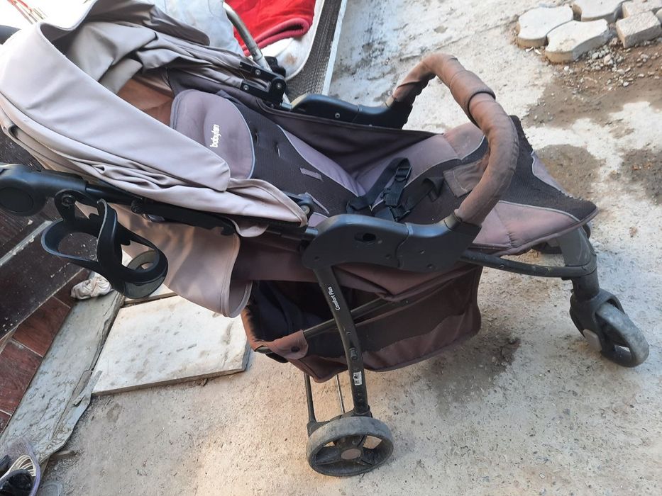 Коляска сотилади