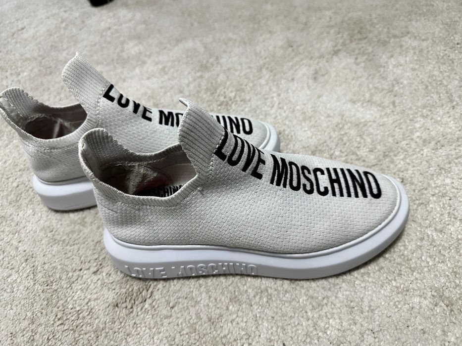 Sneakers Love Moschino masura 38 redus 70 %