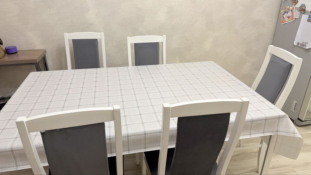 Продам Стол и стулья