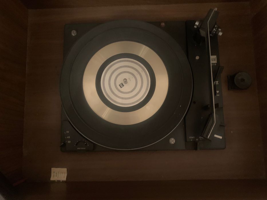 Vând sistem audio vintage Grundig – radio, pick-up și magnetofon