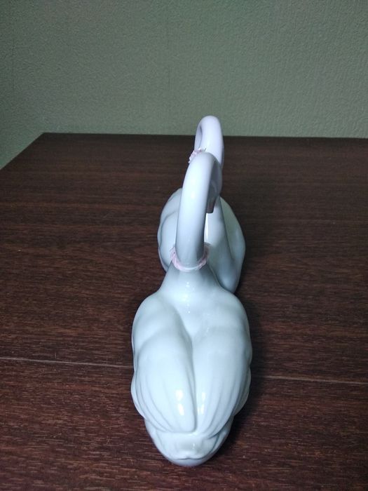 Фарфоровая статуэтка, без трещин и без сколов от