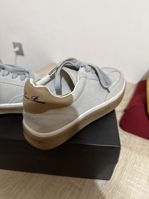 Кроссовки стильные почти новые