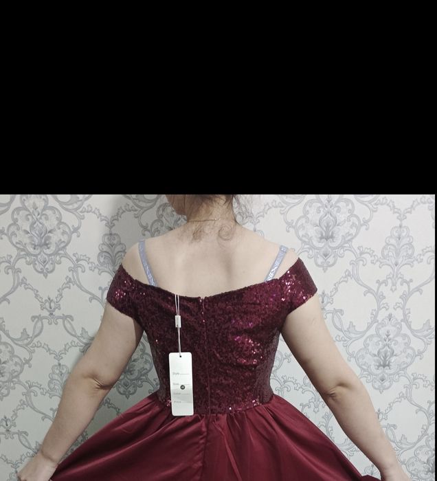 Красное вечернее платье