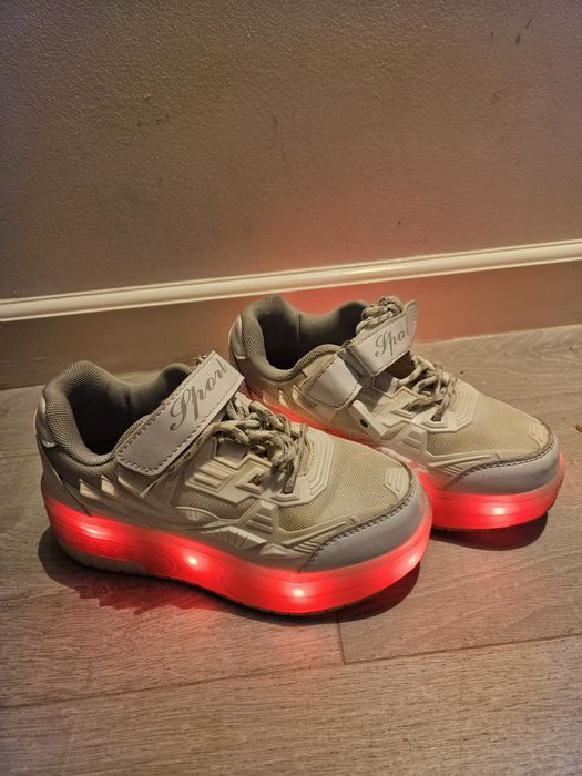 Adidasi cu role si luminite