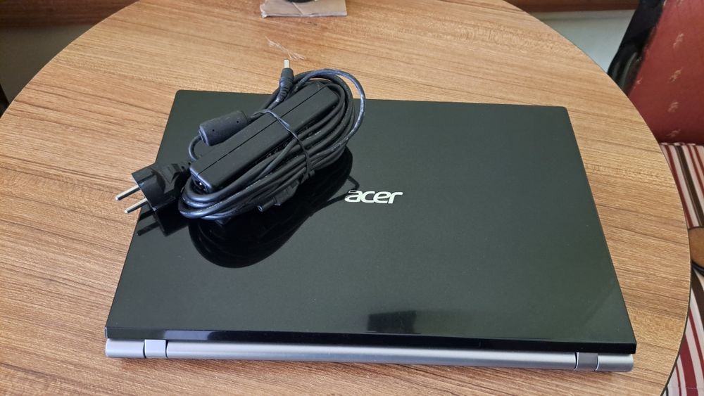 Vînd laptop Acer în stare bună de funcționare
