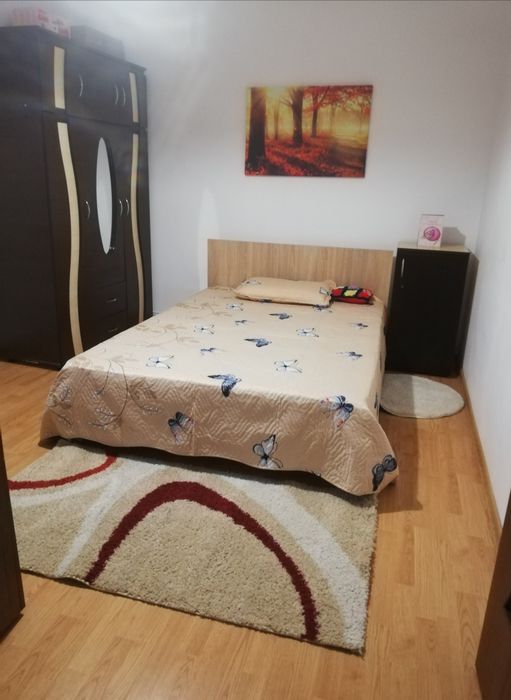 Vând apartamente 3 camere, zona Făget