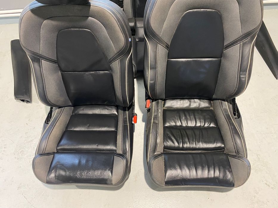 Interior cu incalzire scaune fata VOLVO XC60 R-DESIGN 2023