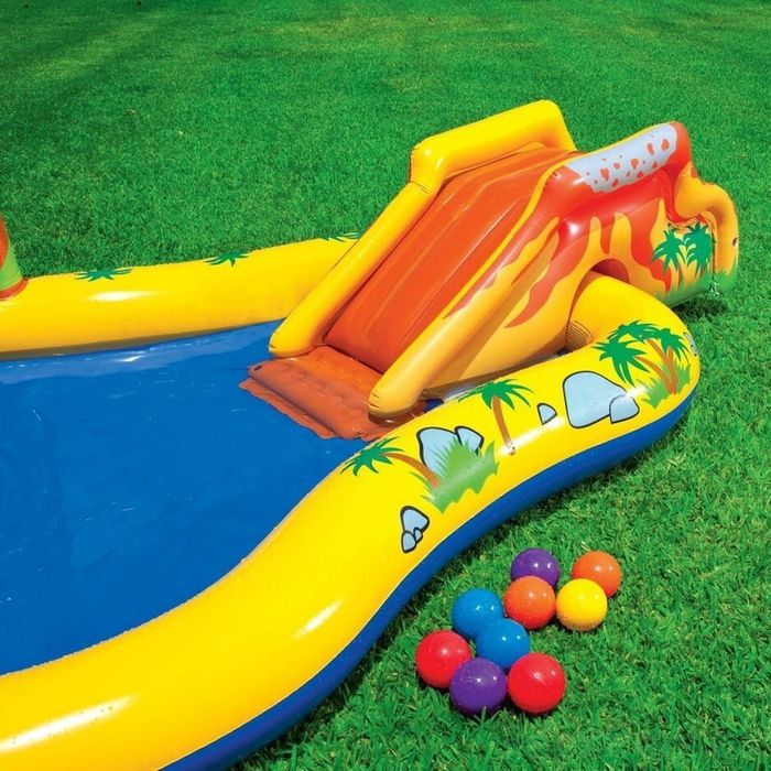 Детский надувной бассейн с горкой Intex.