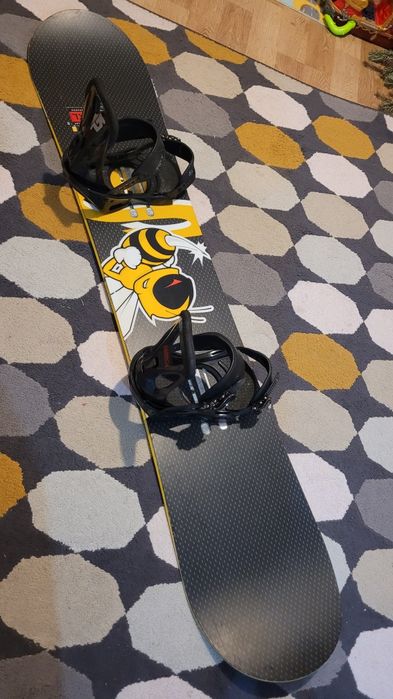 Placa snowboard FORUM 159 cu legături BURTON