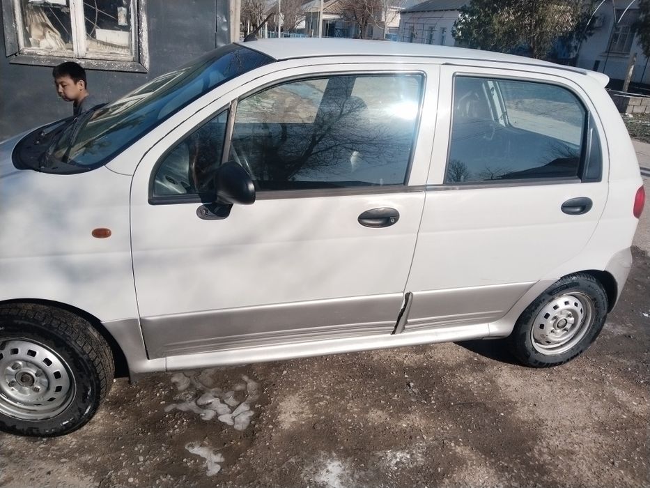 Машина жүріп тұр.