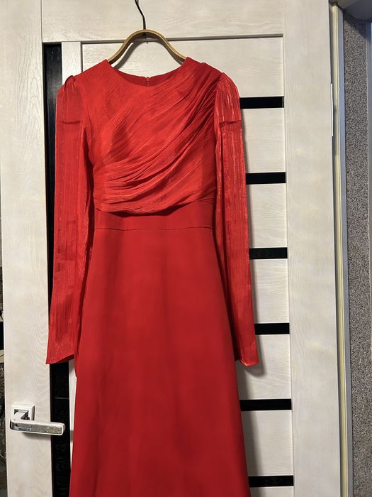 Платье красное