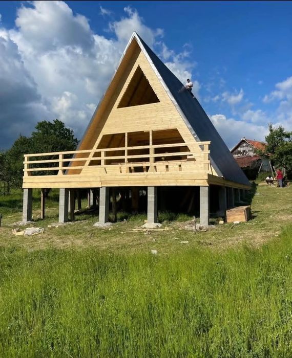 Vând cabane din lemn