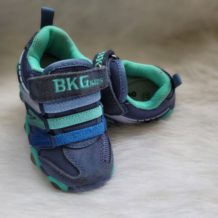 Кроссовки для девочки и мальчика(для двойняшек)