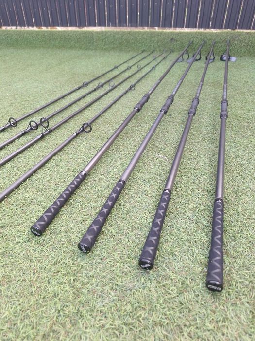 SET 4 Lansete FL LEGEND CARP 3.60 m 3.75 Lbs 2 tronsoane

Produs nou c