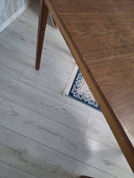 Стол кухонный деревянный