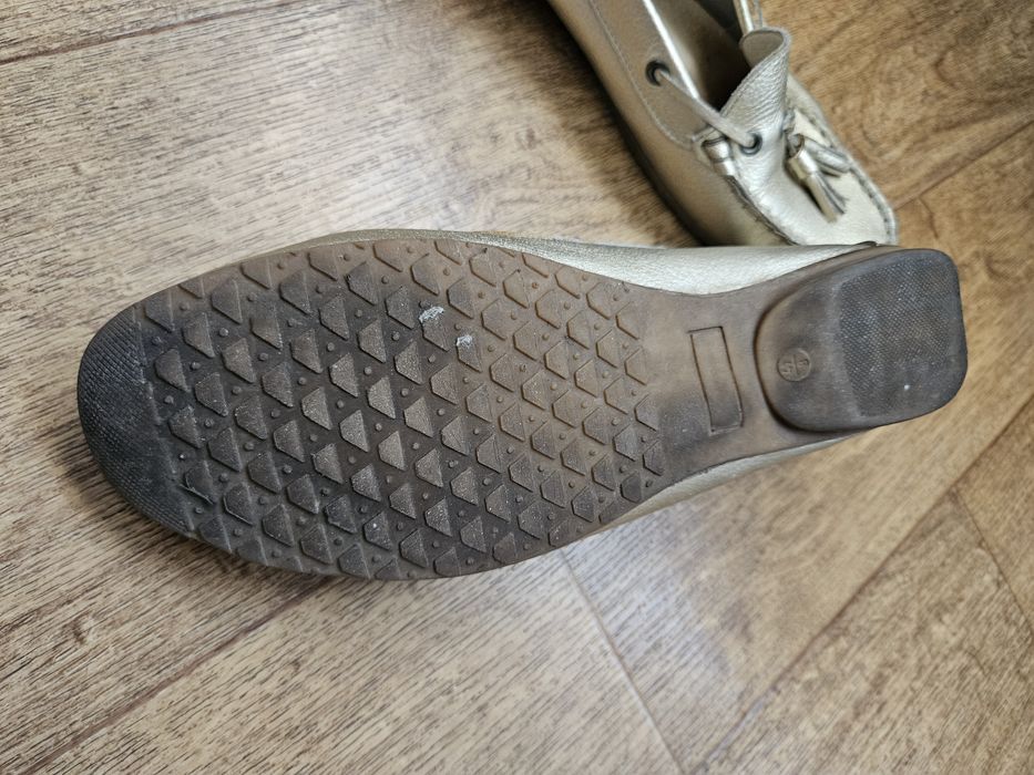 Продам лоферы женские 41р