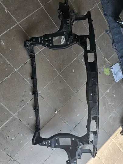 Bara fata   Audi a8  4h facelift 2014  grile scut aripa trager