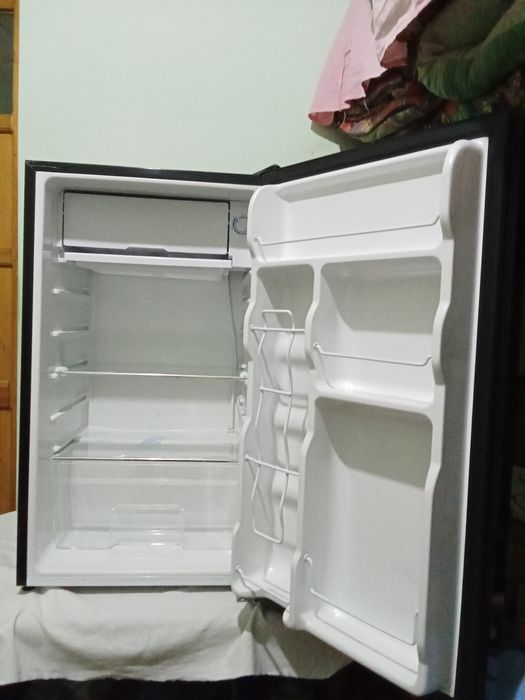 Mini holodilnik sotiladi