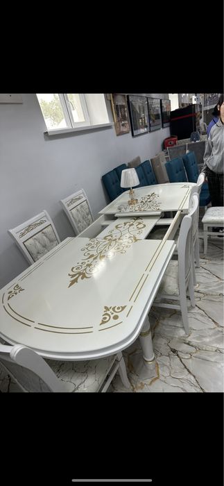 Стол сатылады.