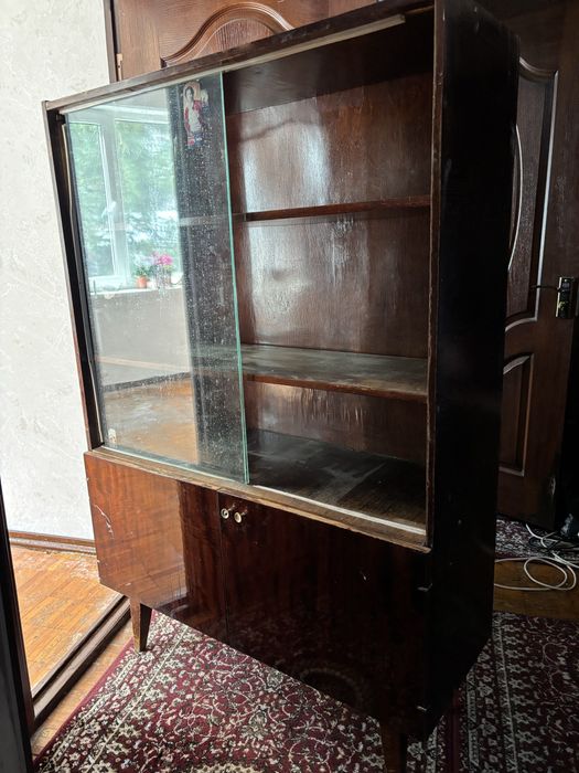 Книжный шкаф в хорошем состоянии