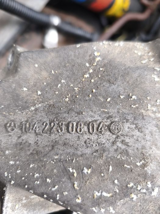 Лапи за двигател за Мерцедес C280  W202