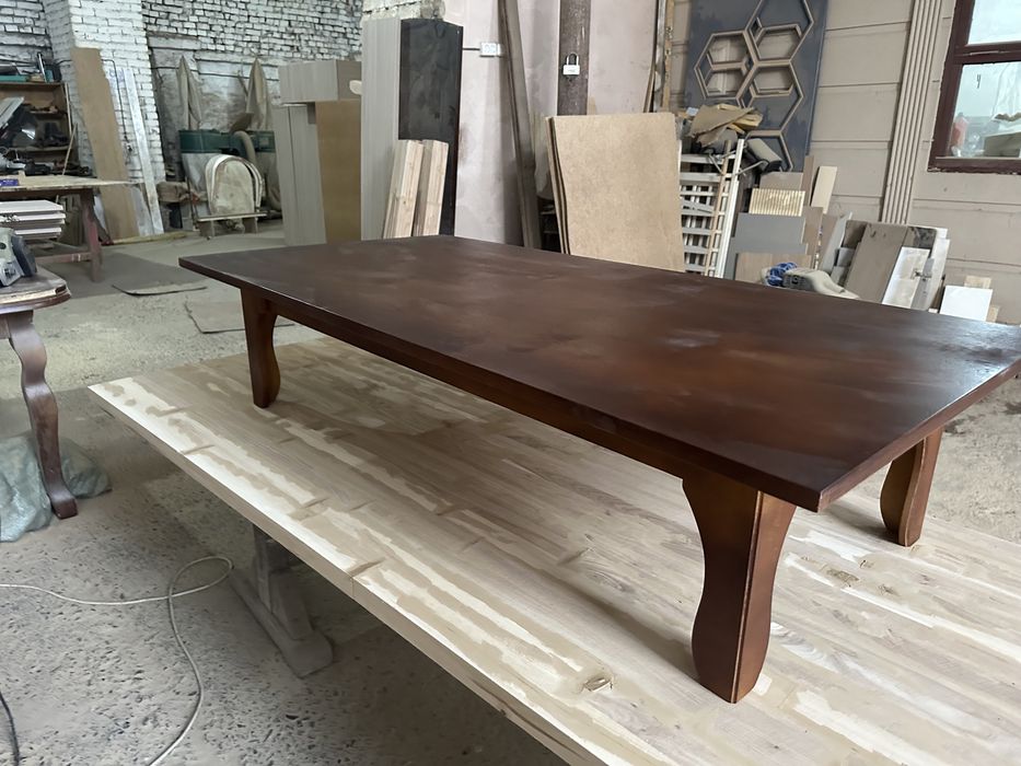 Стол низкий