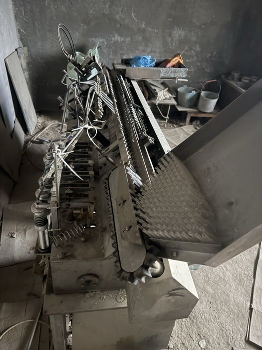 Ampula quyib yopib beradigan stanok sotiladi