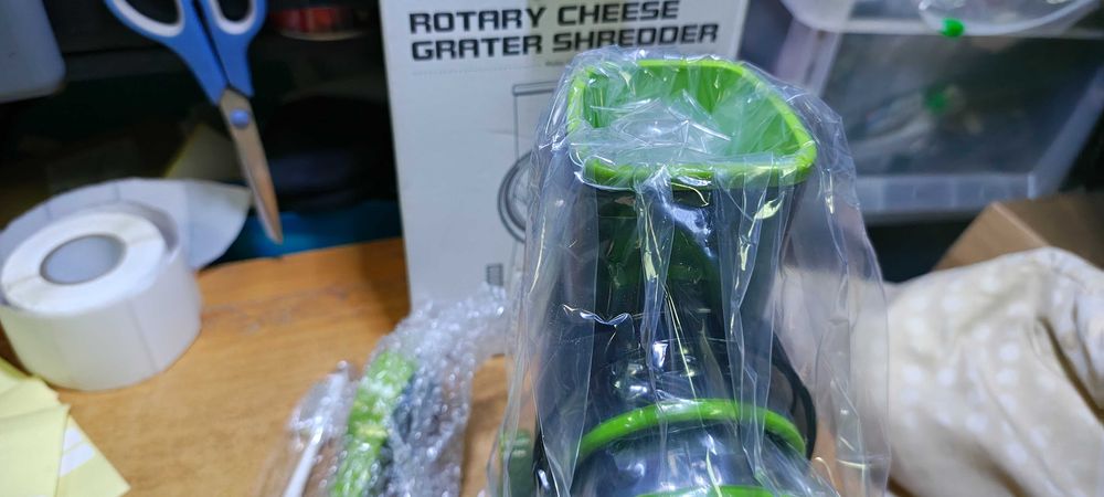 Razatoare manuala pentru fructe si legume cu 3 lame interschimbabile